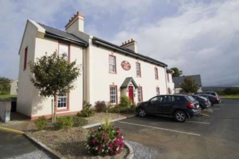 East Clare Golf Village Bodyke Exterior foto