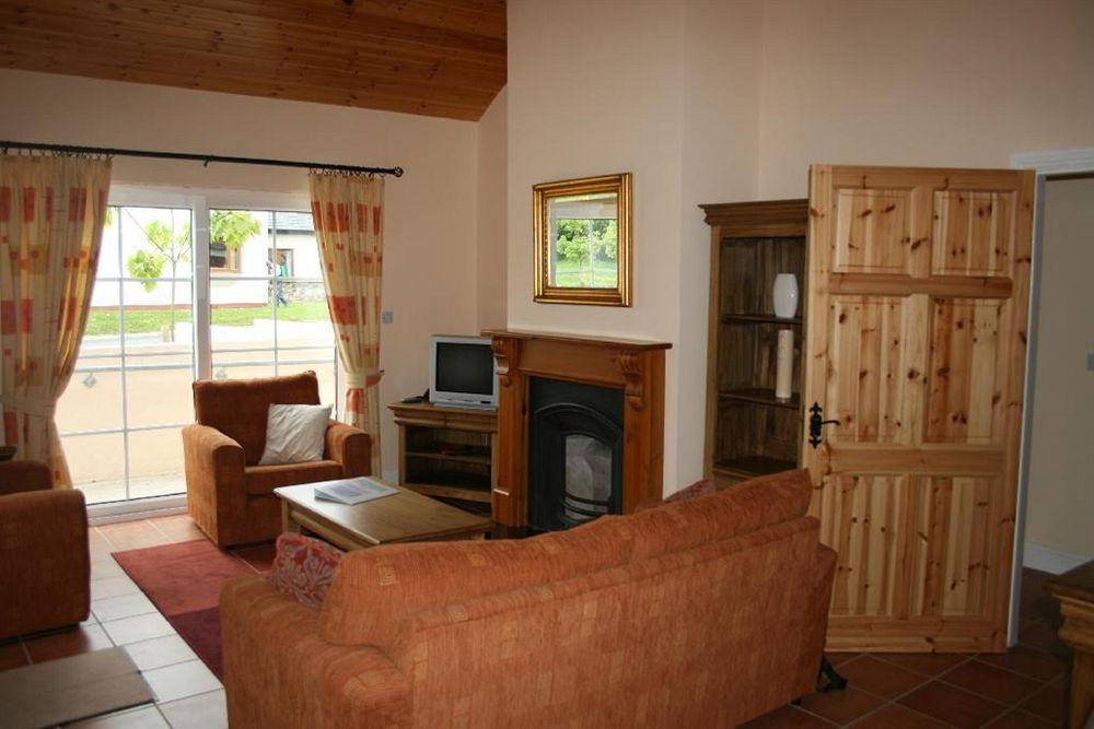 East Clare Golf Village Bodyke Exterior foto