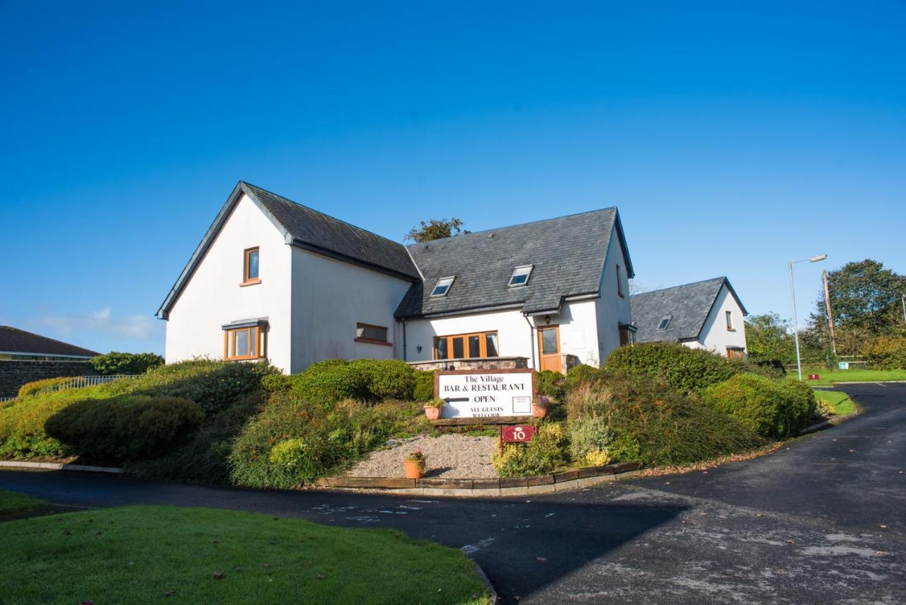 East Clare Golf Village Bodyke Exterior foto